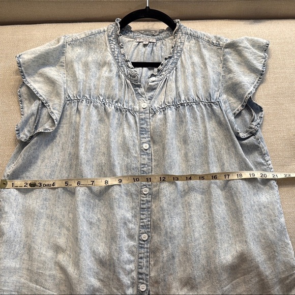 Women's Rails Ruthie Denim Ruffle Sleeve Top Acid Wash Chambray size large - Picture 7 of 8